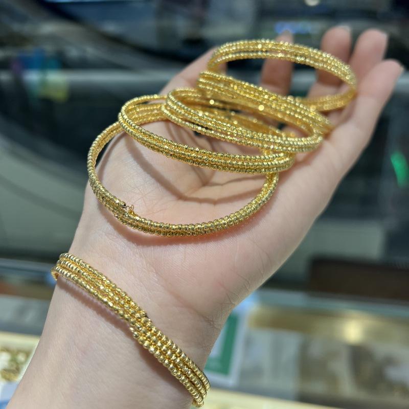 Elegant 18K Gold Elastic Bangle