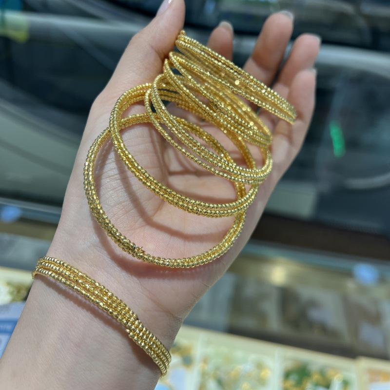 Elegant 18K Gold Elastic Bangle