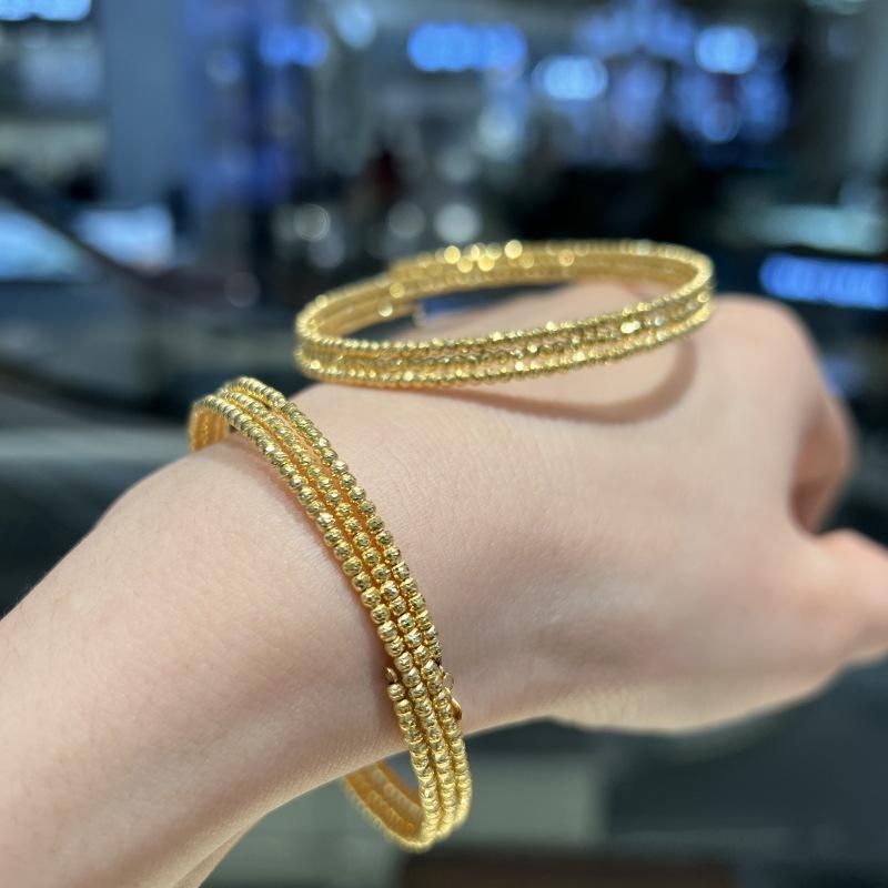 Elegant 18K Gold Elastic Bangle